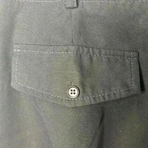 BCBGMaxAzria Pleated Aldan Shorts Size 4 Black - Picture 8 of 9